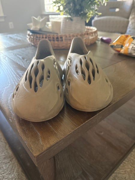 Men's Size M 7.0 (W 8.0) Adidas Shoes (Used)