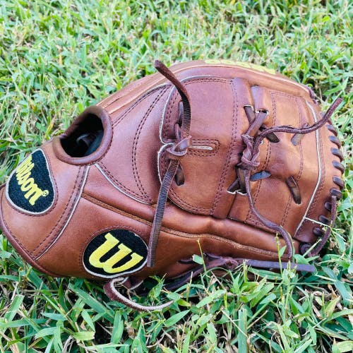 Wilson A2000 B2 - 11.75 Inch Pitchers Glove
