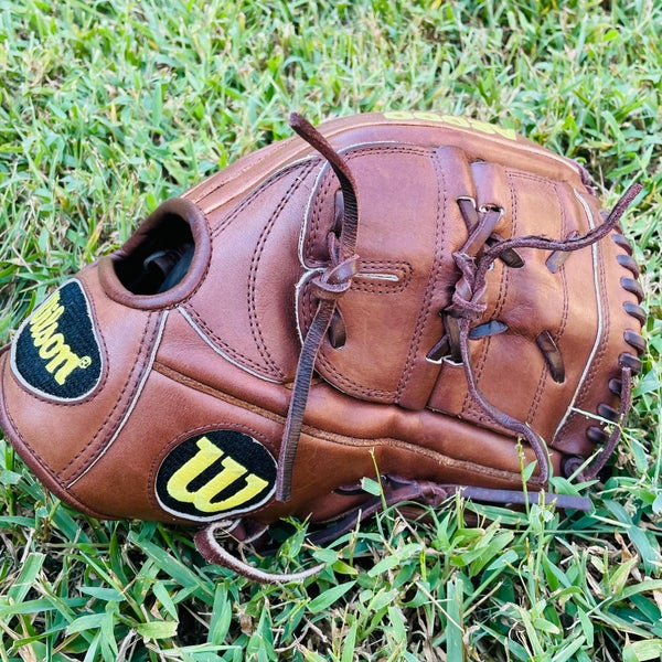 Wilson A2000 B2 - 11.75 Inch Pitchers Glove