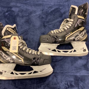 Senior CCM Tacks AS-570 Hockey Skates Regular Width 9 (Used)