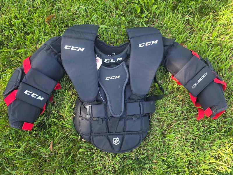 Youth Small / Medium CCM CL 500 Goalie Chest Protector