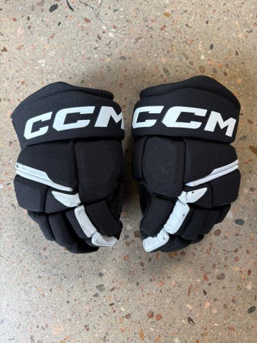 Black Junior CCM Next Gloves 11" (Used)