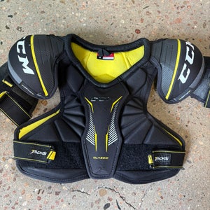Small Junior CCM Tacks Classic Shoulder Pads (Used)