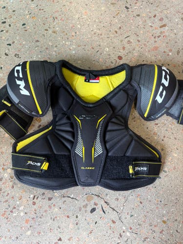 Small Junior CCM Tacks Classic Shoulder Pads (Used)