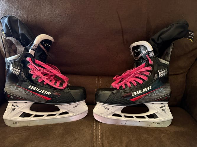 2023 Bauer Vapor X3 Hockey Skates Regular Width Size 4 (Used)
