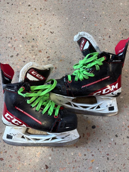 Junior CCM JetSpeed XTra Hockey Skates Regular Width Size 2 (Used)