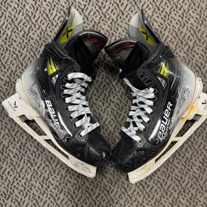 Bauer Vapor Hyperlite 2 Hockey Skates 7.5 (Used) W/O blades