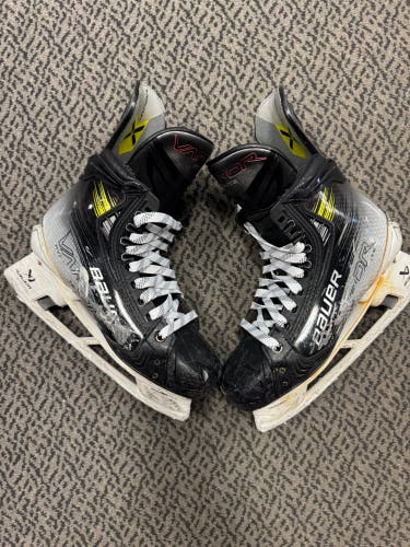 Bauer Vapor Hyperlite 2 Hockey Skates 7.5 (Used) W/O blades