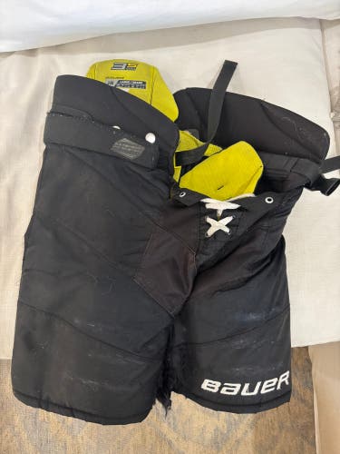 Junior Large Bauer Supreme 3S Pro Hockey Pants (Used)