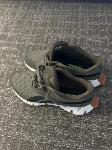 Green Men's Size M 9.5 (W 10.5) Adult Reebok Shoes (Used)