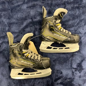 Youth Bauer Supreme M40 Hockey Skates Regular Width 10 (Used)