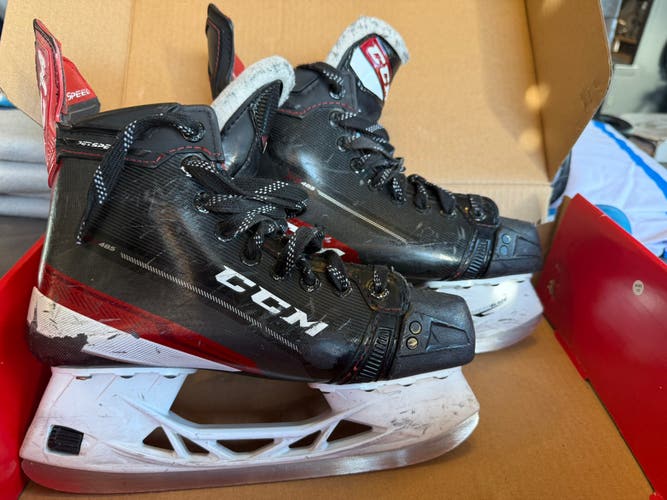 CCM JetSpeed FT485 Hockey Skates Regular Width Size 5.5 (Used)