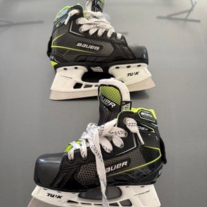 Youth Bauer GSX Hockey Goalie Skates Regular Width 11.5 (Used)