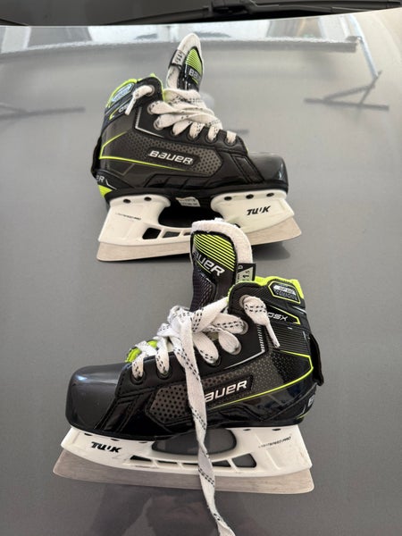 Youth Bauer GSX Hockey Goalie Skates Regular Width 11.5 (Used)