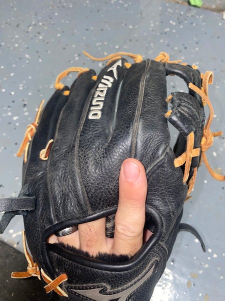 Black Used Kid Pitch (9YO-13YO) Mizuno Prospect Right Hand Throw Baseball Glove 11.5"