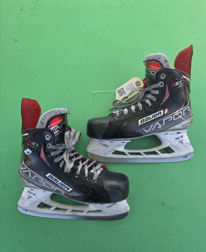 Intermediate Bauer Vapor X3.7 Hockey Skates Extra Wide Width Size 4.5