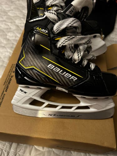 2024 Bauer Supreme M40 Hockey Skates Regular Width 10 (Used)