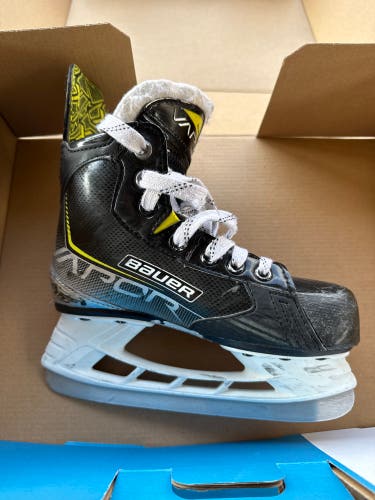 2023 Bauer Vapor 3X Hockey Skates Regular Width 13.5 (Used)