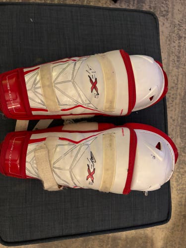 Intermediate Bauer Vapor 12" APX Shin Pads (Used)