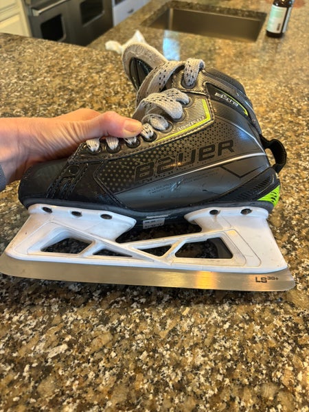 Bauer Elite Hockey Goalie Skates Regular Width Size 3 (Used)