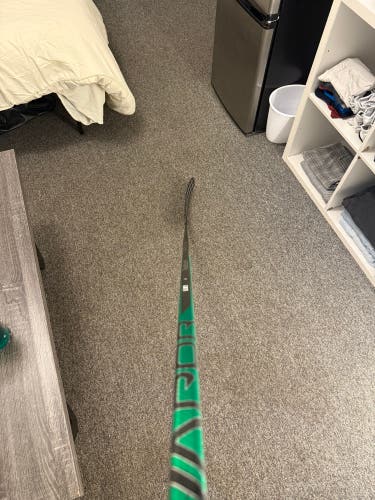 Senior Bauer Vapor Hyperlite 2 Left Hand Hockey Stick P28M Pro Stock (New)
