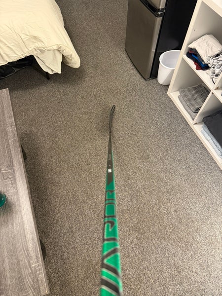 Senior Bauer Vapor Hyperlite 2 Left Hand Hockey Stick P28M Pro Stock (New)