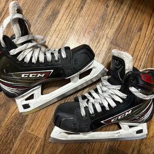 CCM FT460 Hockey Goalie Skates Size 3.5 (Used)