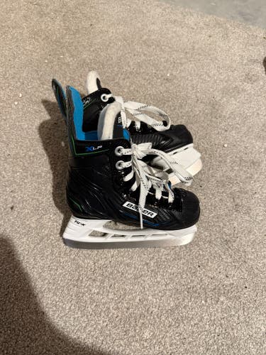 Bauer XLP Hockey Skates 9 (Used)
