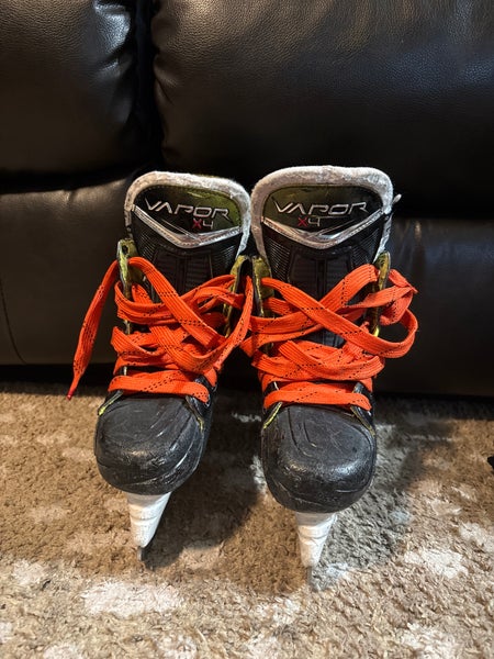2023 Bauer Vapor X4 Hockey Skates Regular Width Size 1.5 (Used)