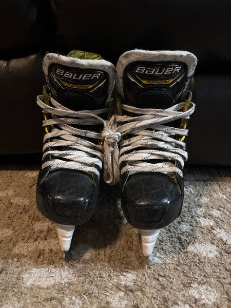 2022 Bauer Supreme M4 Hockey Skates Regular Width Size 1.5 (Used)