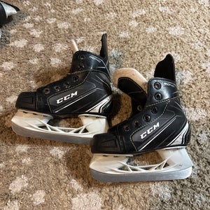 CCM Tacks 9040 Hockey Skates 9 (Used)