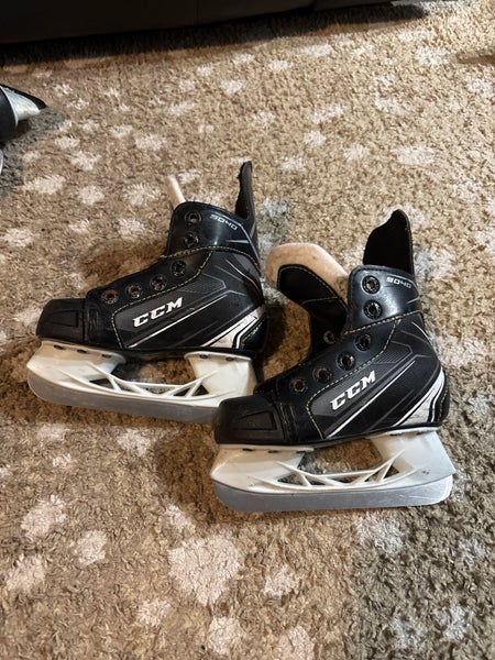 CCM Tacks 9040 Hockey Skates 9 (Used)