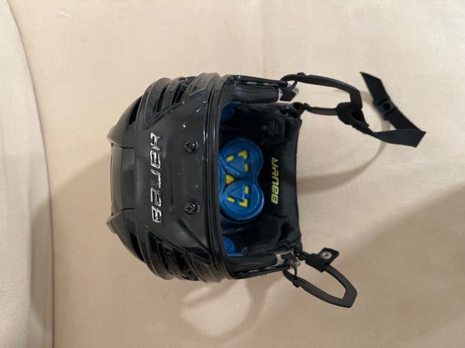 Medium Bauer Re-Akt 150 Helmet (Used)