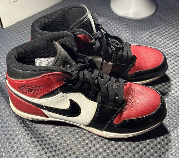 Nike Jordan 1 Football Cleats Patent Leather Bred FJ6805-601 Size 9 Red Toe