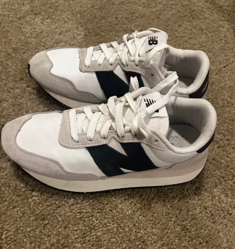 New Balance 237 White /black sneakers Men's Size M 7.0 (W 8.5) MS237SF