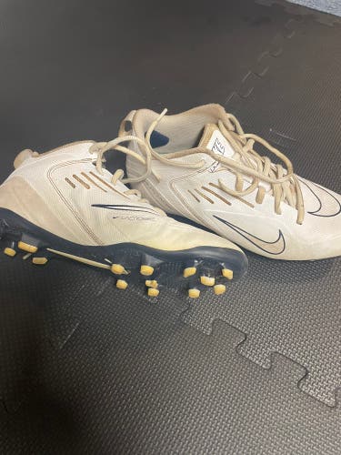 White Men's Size M 7.0 (W 8.0) Adult Nike (Used)
