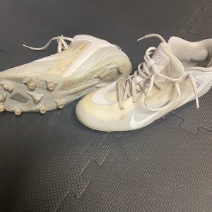 White Men's Size M 9.0 (W 10.0) Adult Nike (Used)