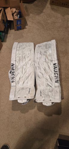 32" Vaughn Ventus SLR Pro Goalie Leg Pads (Used)