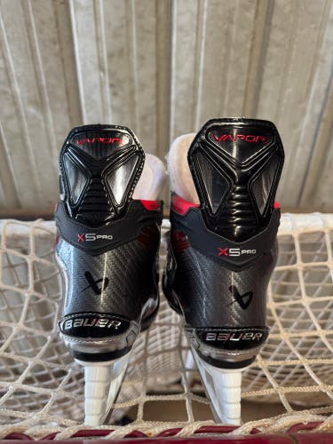 2023 Bauer Vapor X5 Pro Hockey Skates Regular Width, Youth 12.5 (Used)