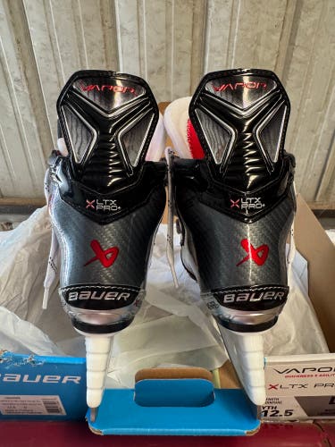 2023 Bauer Vapor X LTX Pro Hockey Skates Regular Width - Youth 12.5 (New)