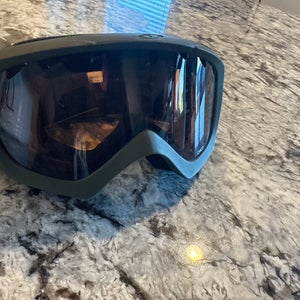 Unisex Giro Ski Goggles Small (Used)