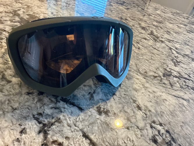 Unisex Giro Ski Goggles Small (Used)