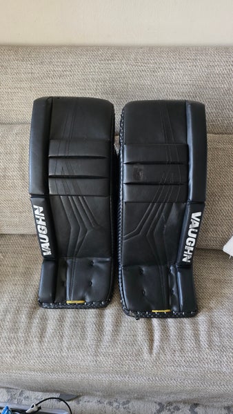Vaughn V9 Goalie Leg Pads (Used) 26+2