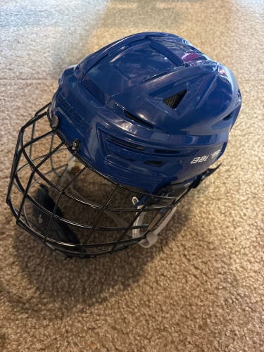 Medium Bauer Re-Akt 150 Helmet (Used)