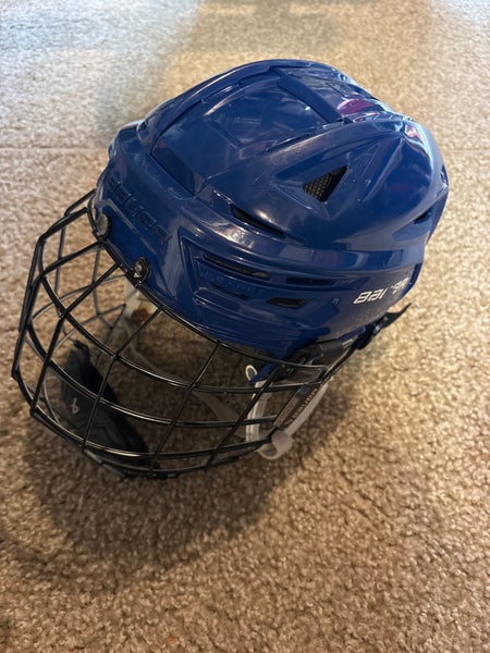 Medium Bauer Re-Akt 150 Helmet (Used)