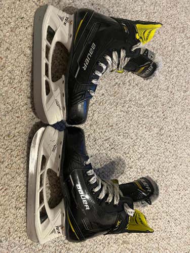 Bauer Supreme M4 Hockey Skates Size 4.5 (Used)