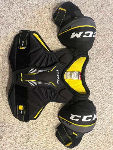 Large Junior CCM Tacks 9040 Shoulder Pads (Used)