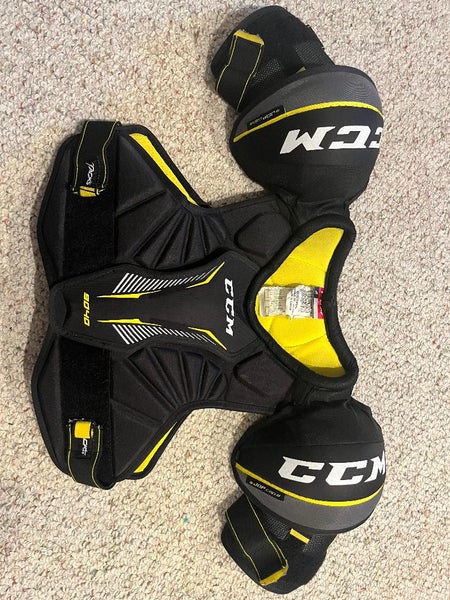 Large Junior CCM Tacks 9040 Shoulder Pads (Used)