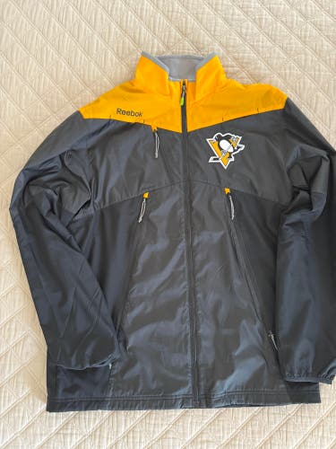 Pittsburgh Penguins Team Issue Black/Gold Men's Large Reebok Jacket (New)