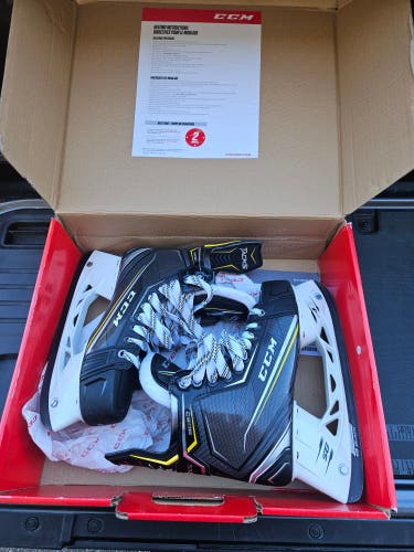 2022 CCM Tacks 9090 Hockey Skates Extra Wide Width 7 (Used)